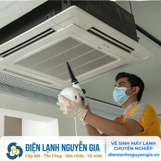Vệ Sinh Máy Lạnh Quận Bình Tân - Sạch Bụi KCN, Có Mặt 20P | Nguyễn Gia