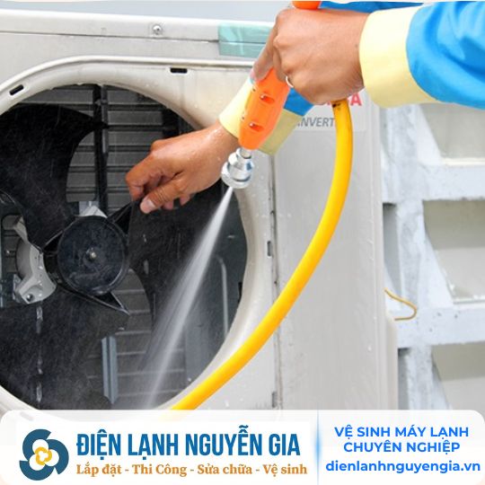 Vệ Sinh Máy Lạnh Quận Tân Phú - Thợ Giỏi, Có Mặt 15 Phút | Nguyễn Gia
