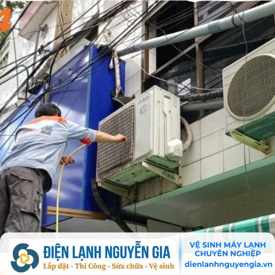 Vệ Sinh Máy Lạnh Quận Phú Nhuận - Sạch Gọn, Bảo Vệ Nội Thất