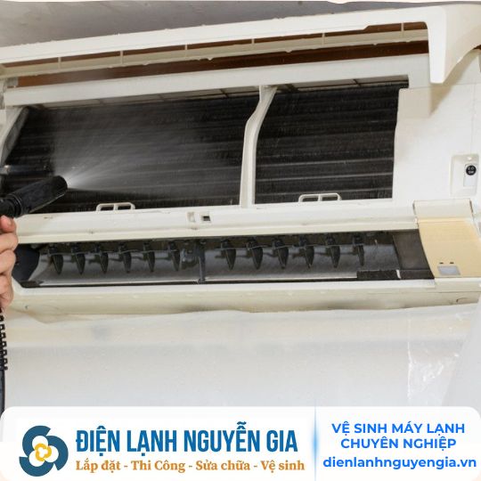 Vệ Sinh Máy Lạnh Quận Bình Thạnh - Sạch 100%, có mặt sau 20 phút | Nguyễn Gia