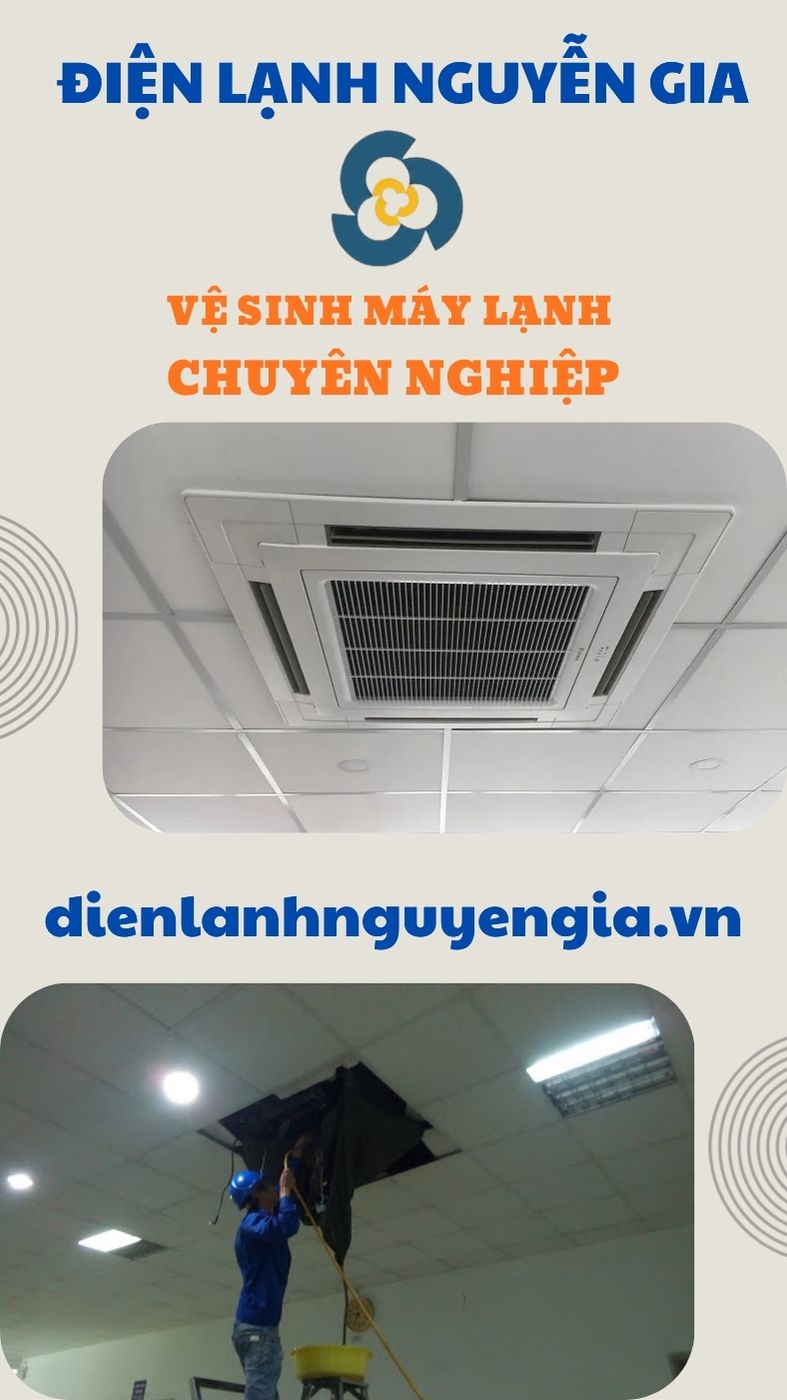 Thợ Nguyễn Gia đang vệ sinh máy lạnh âm trần tại biệt thự khu vực Thảo Điền Thủ Đức